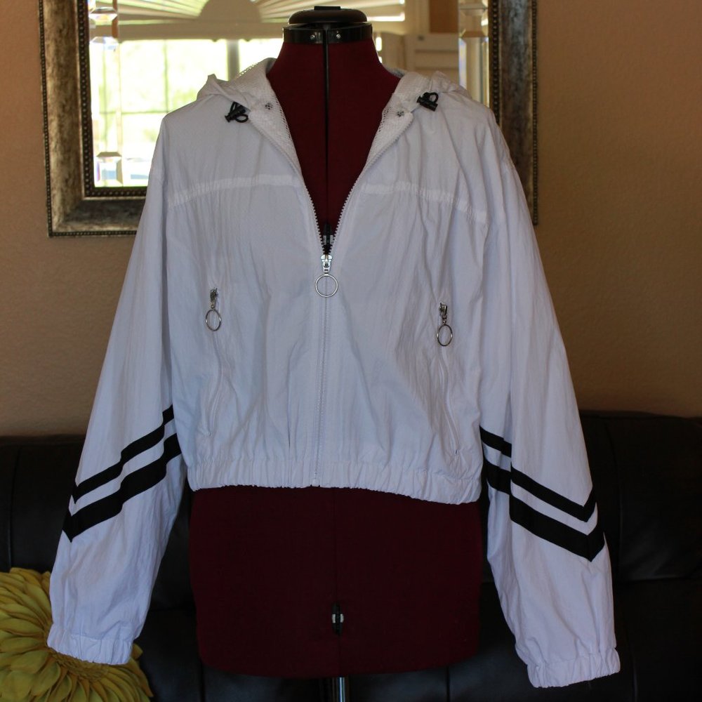 Cropped Sporty Zipped Hooded Jacket